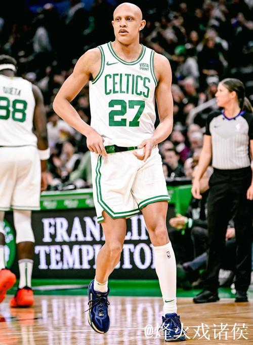 沃尔什首发17分钟高效贡献8分6篮板2抢断